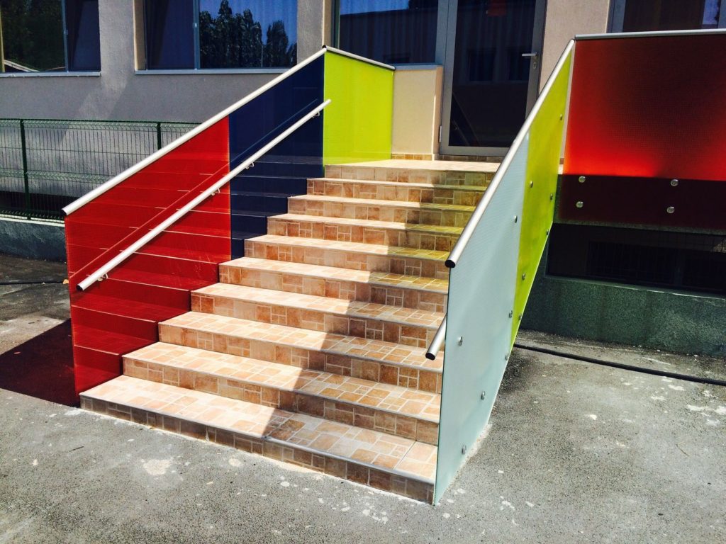 balustrada cu folie colorata